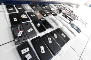clausuran-un-local-de-celulares-robados-en-THWF7EHS7ZEHXJHEYGCN6LJ234