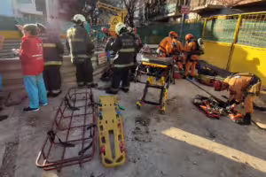 rescataron-a-cuatro-operarios-en-un-pozo-de-diez-TXXEVDCX6VA5VNHHCFOP64XTXA
