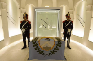 Screenshot 2026-02-06 at 19-42-21 Por decreto y envuelto en polémicas trasladan el Sable Corvo de San Martín al Regimiento de Granaderos - elDiarioAR.com