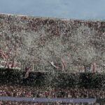 Seguridad en el fútbol: prohíben los papelitos en canchas de CABA