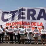 Marcha docente en el centro porteño en una jornada de paro nacional