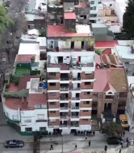 Screenshot 2026-08-26 at 21-40-16 Desalojan un edificio de Núñez que fue usurpado hace 30 años no tenía luz ni gas y era “un foco de inseguridad” para los vecinos - LA NACION
