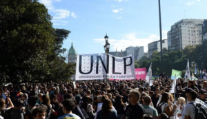 Screenshot 2026-10-19 at 00-02-04 Docentes y nodocentes de la UNLP paran este jueves 15 y marchan al Congreso - Periódico Sin Límites